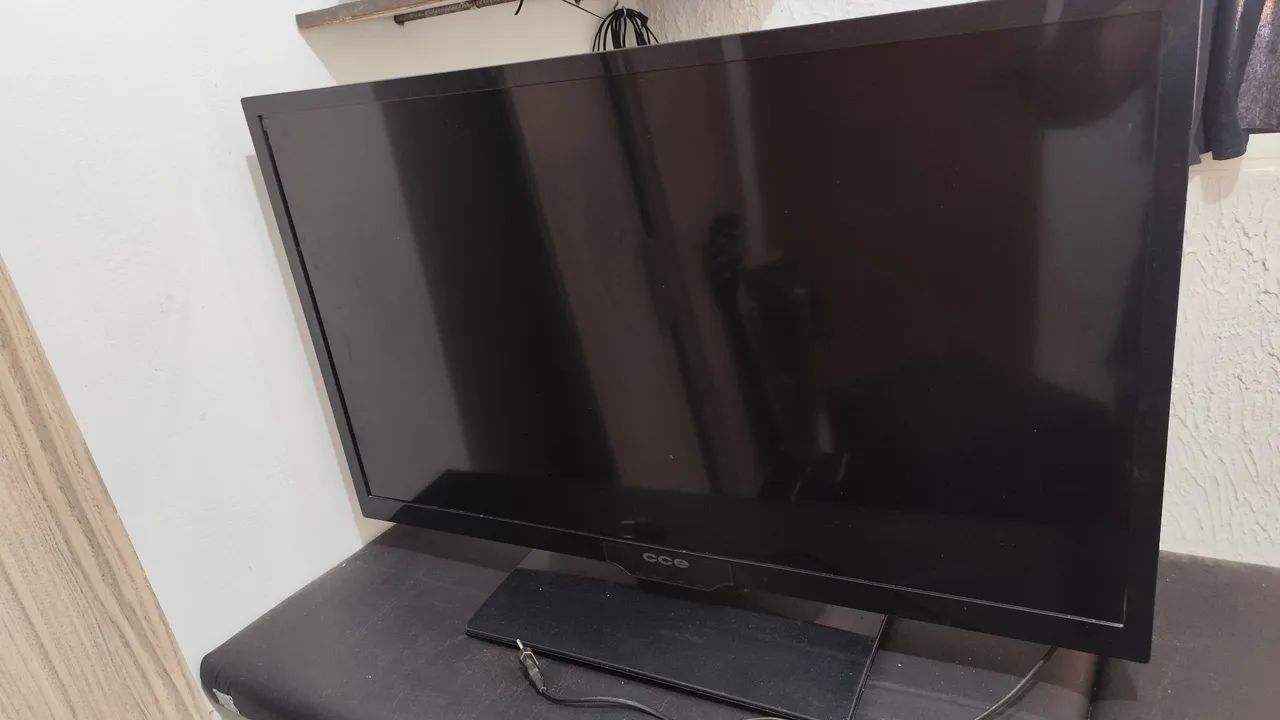 TV CCE 39" com defeito - demora para aparecer imagem - Foto 2