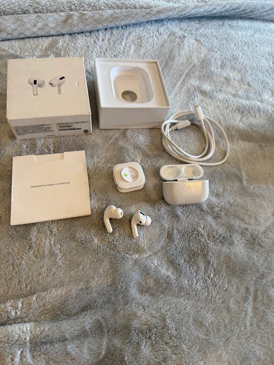 Apple AirPods Pro (1st generation) with MagSafe Charging Case Original com Caixa