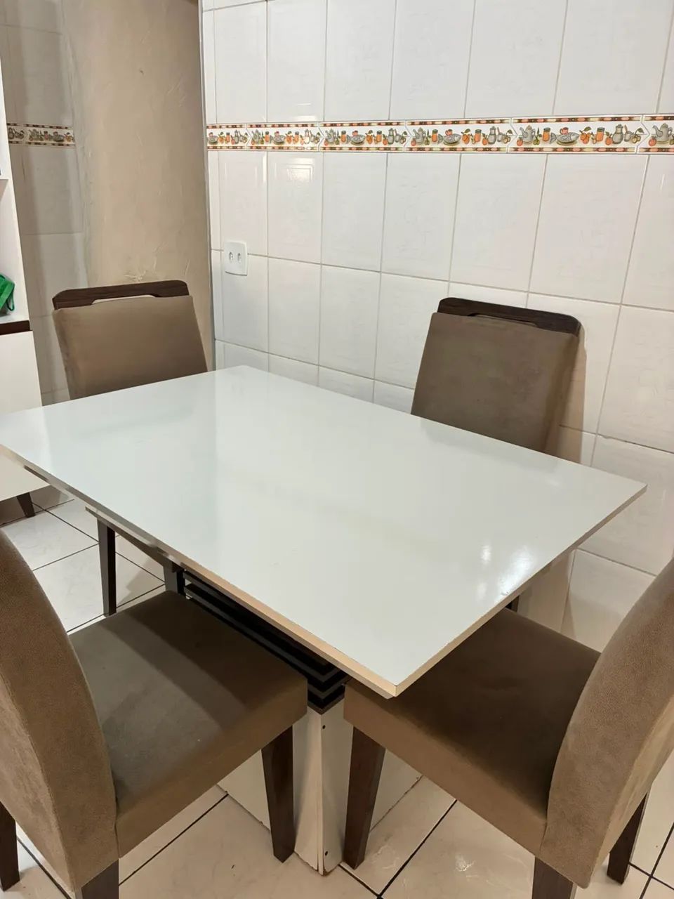 Mesa com 4 Cadeiras 