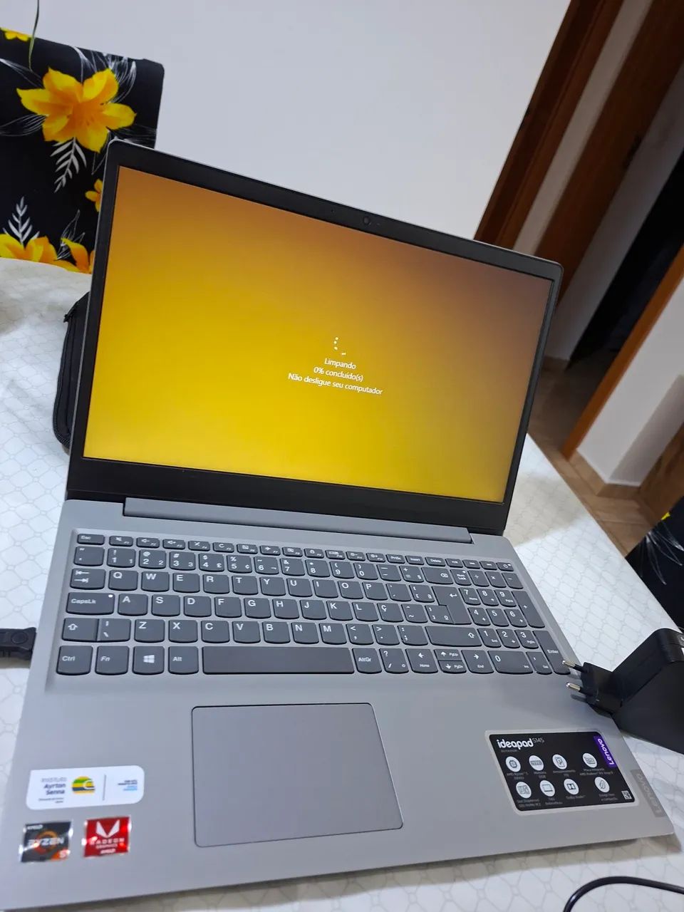 Vende-se notebook 