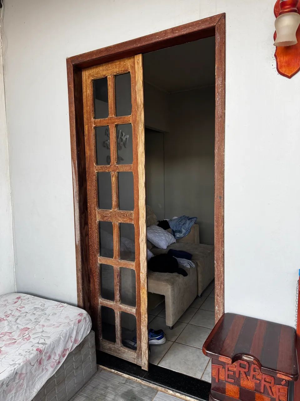 Porta em madeira com vidros 