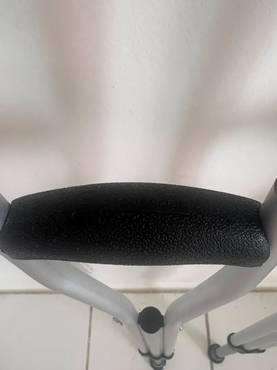 Vendo Muletas Axilar pouquíssimo usada! - Foto 2