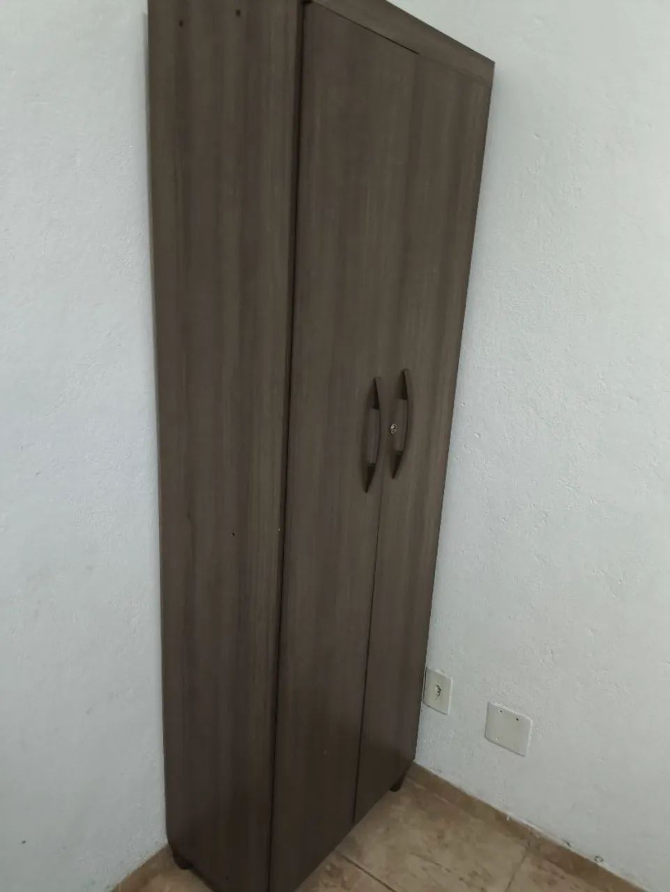 Guarda Roupa duas portas com chave - Foto 3