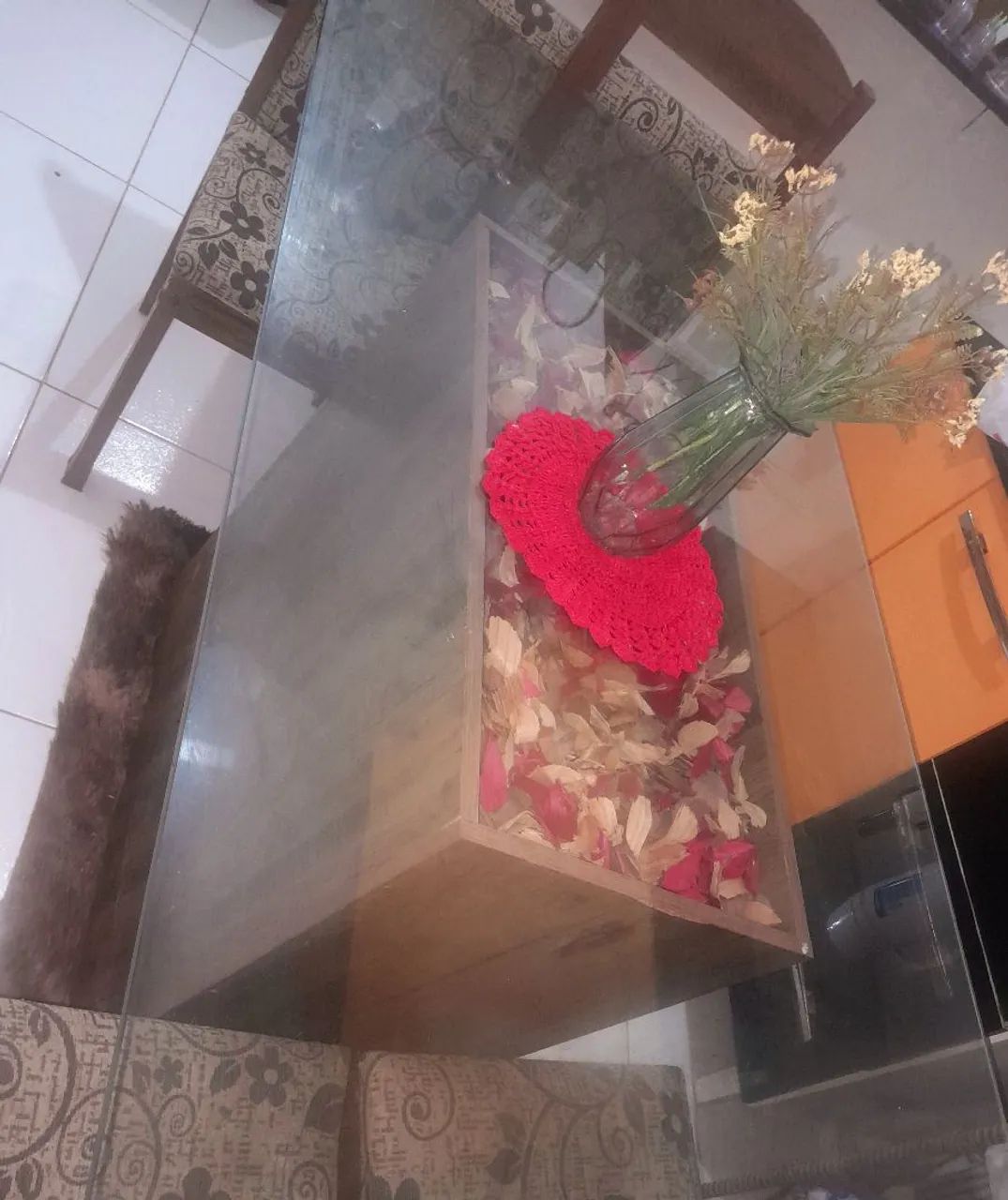 Table with 4 chairs65704316318722121