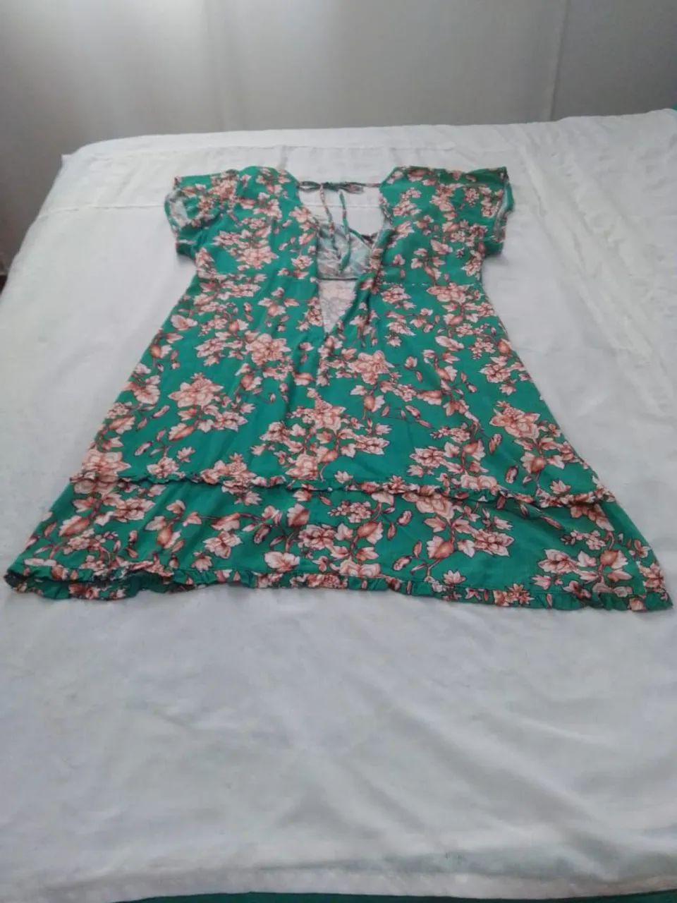 Vestido verde com flores rosas - Foto 3