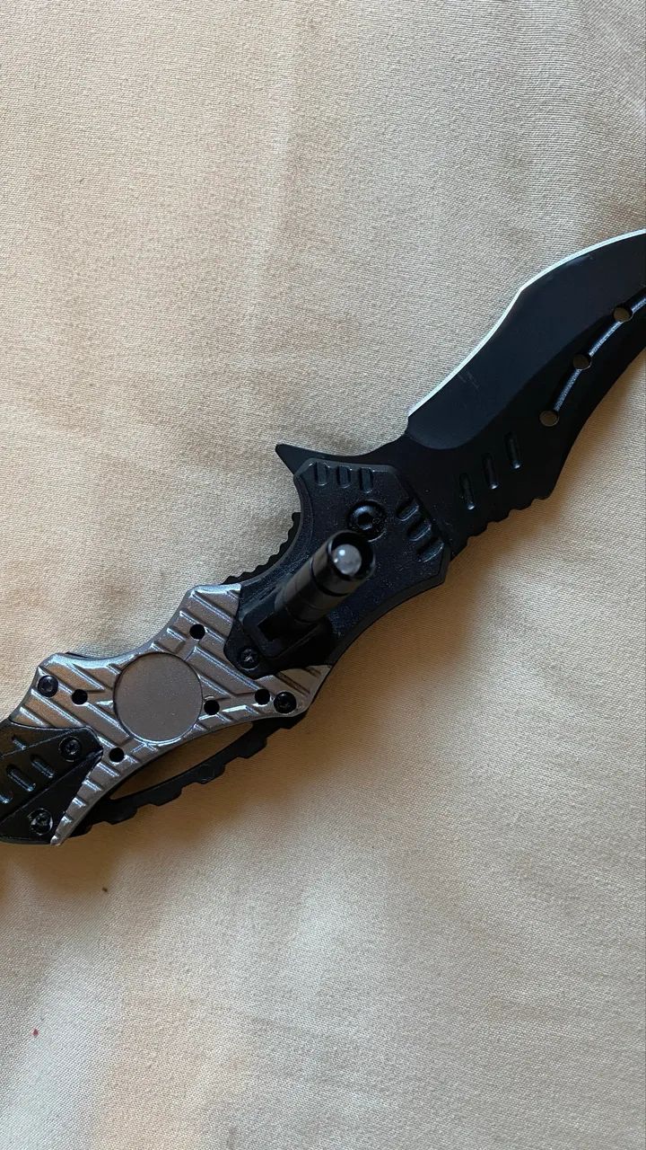 Karambit com Abertura Assistida, Ferramentas de Resgate e Lanterna - Foto 2