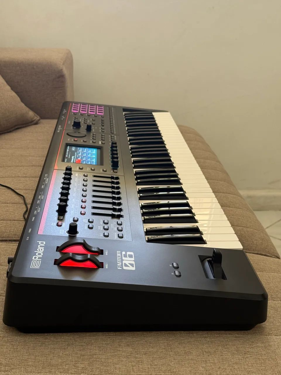 ROLAND FANTOM - 06 NOVÍSSIMO!