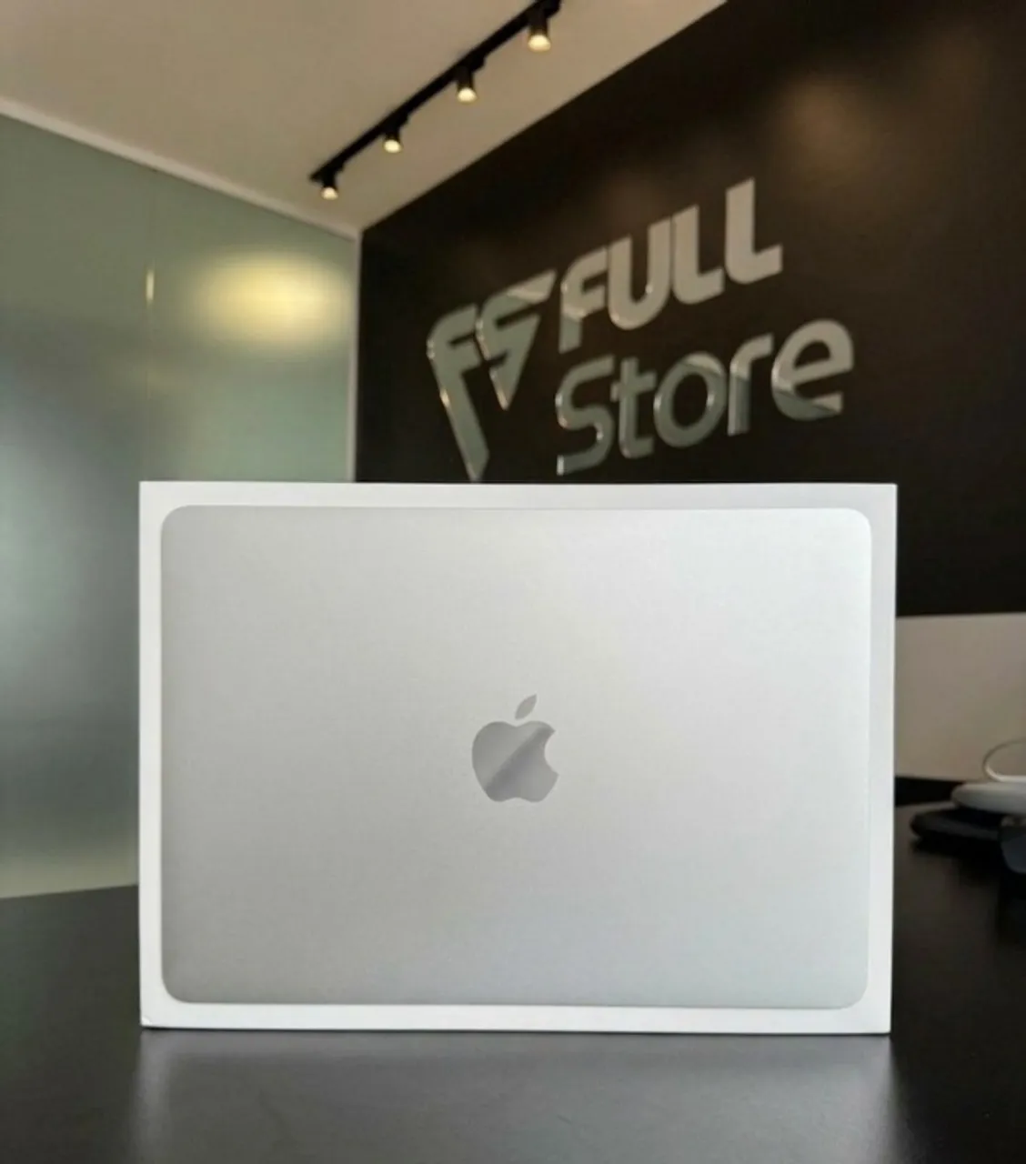 MacBook Air M4 13 Pol. 16/256GB - LACRADO - Notebooks - Prata