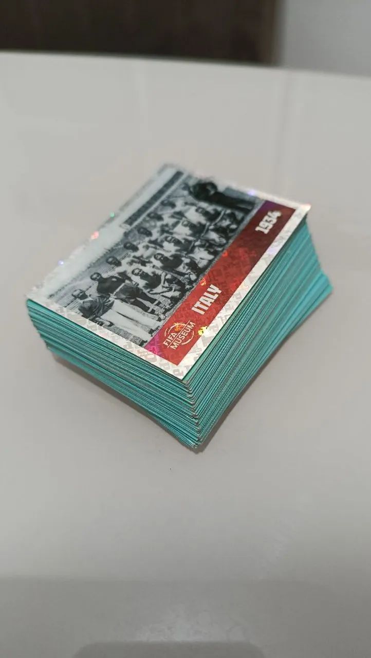 Lote de 100 figurinhas 