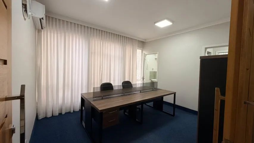 SALA COMERCIAL MOBILIADA próx. ao Hospital Paraná - 75m2 com 3 salas, 2 bwc, 1 copa - Foto 3