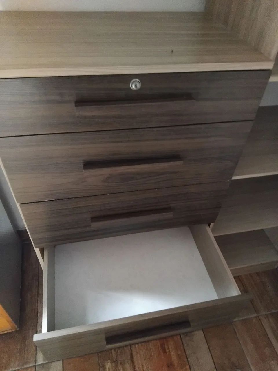 COMODA5 GAVETAS COM SAPATEIRO E ESPELHO - Foto 3