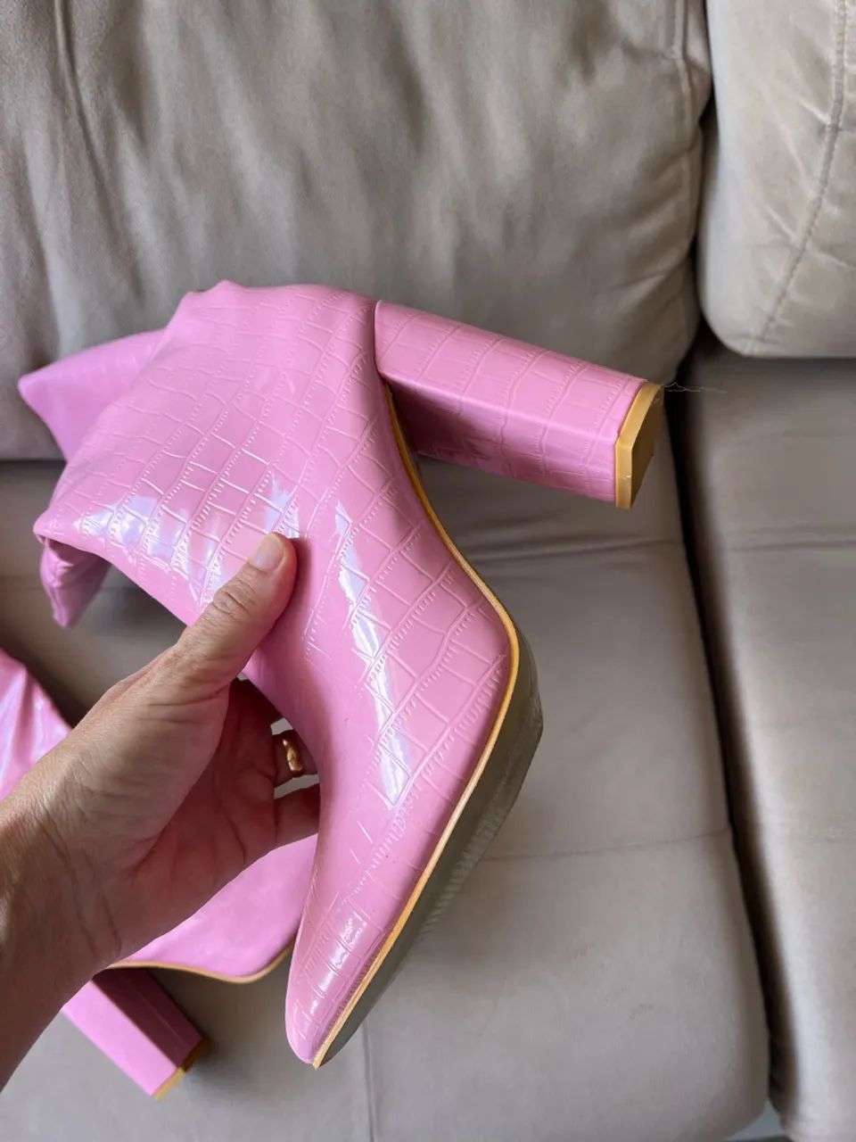 Bota rosa alta 