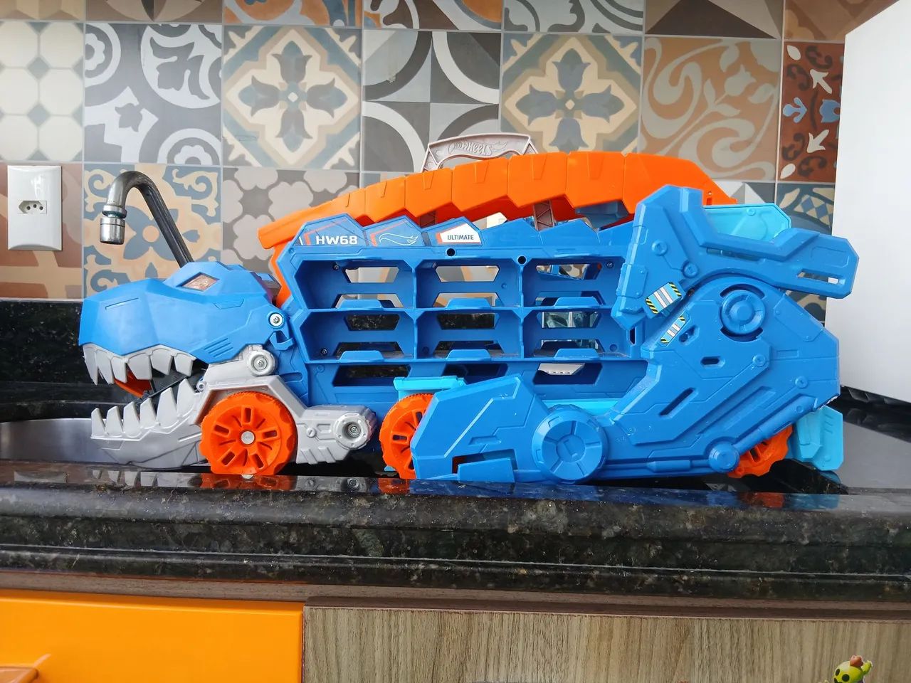 Hot Wheels T-rex Super Trailer 