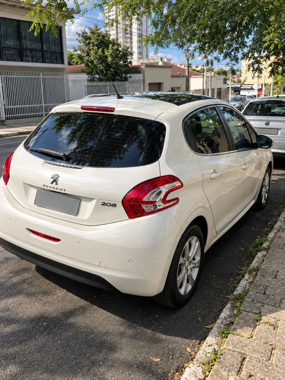 Peugeot 208 Allure 1.5 Flex 8V 5P 2014 - Foto 2