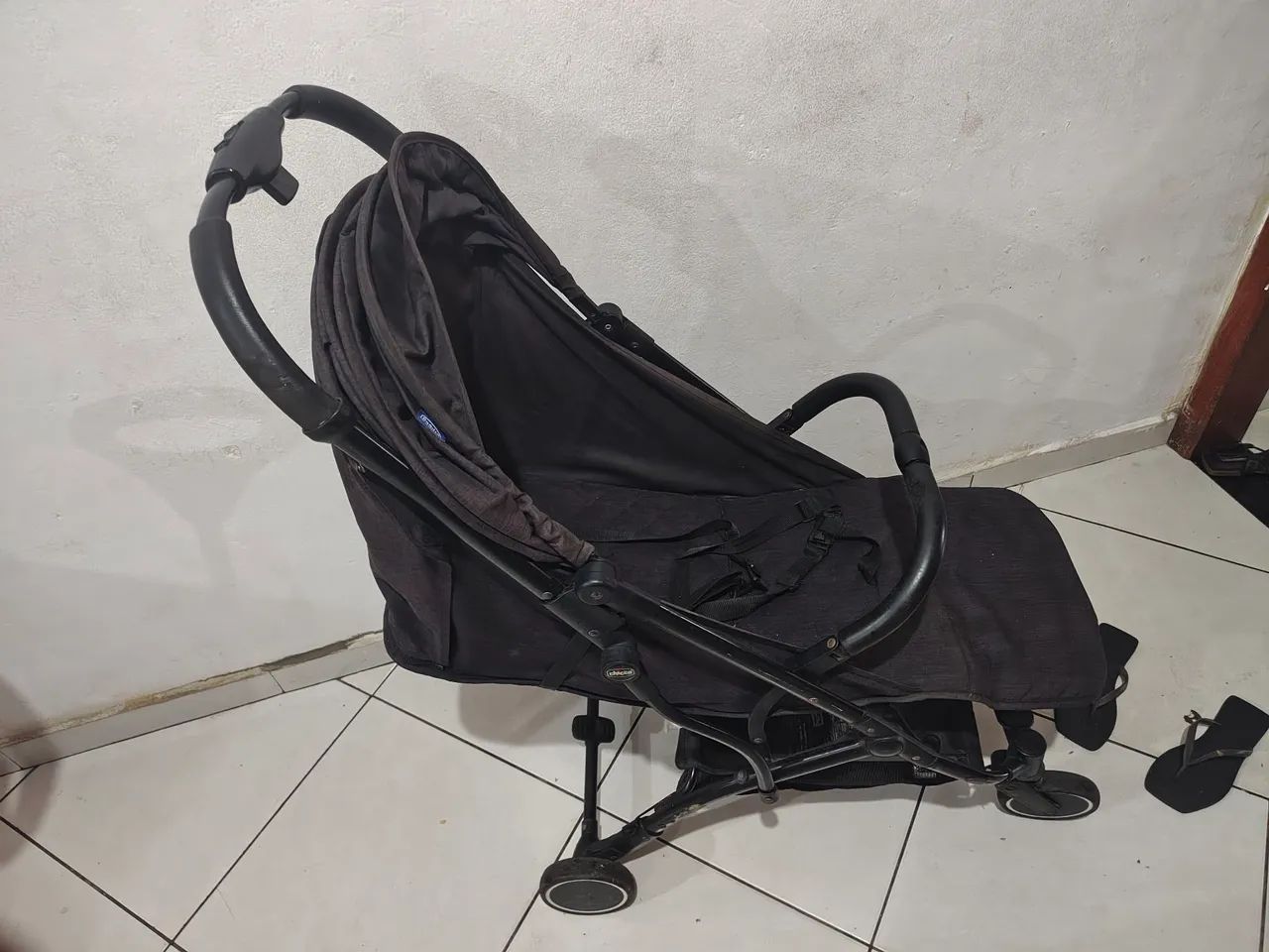 berço e carrinho de passeio de bebê pra doação 