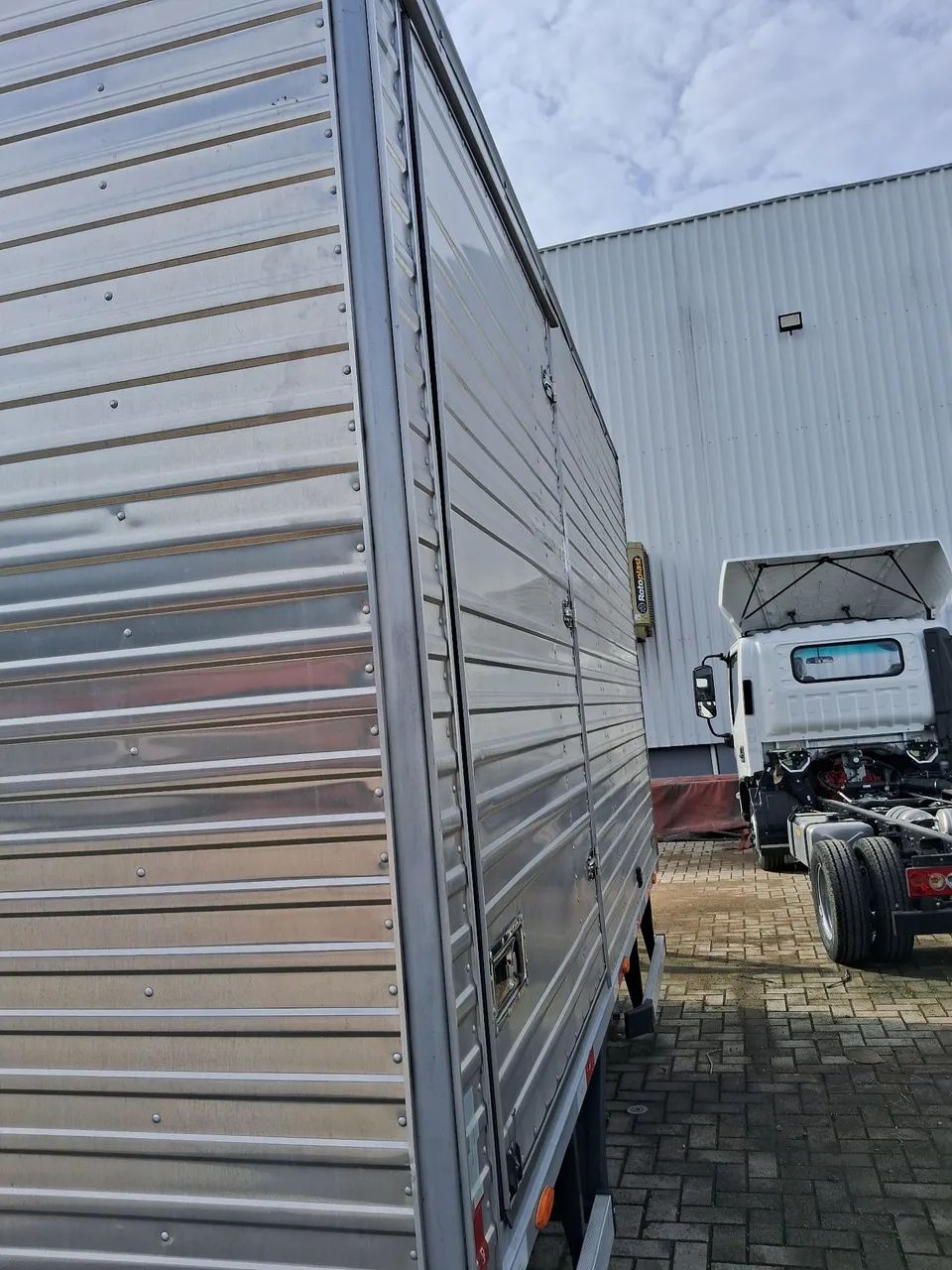 Vendo baú de caminhão 3/4 - Foto 3