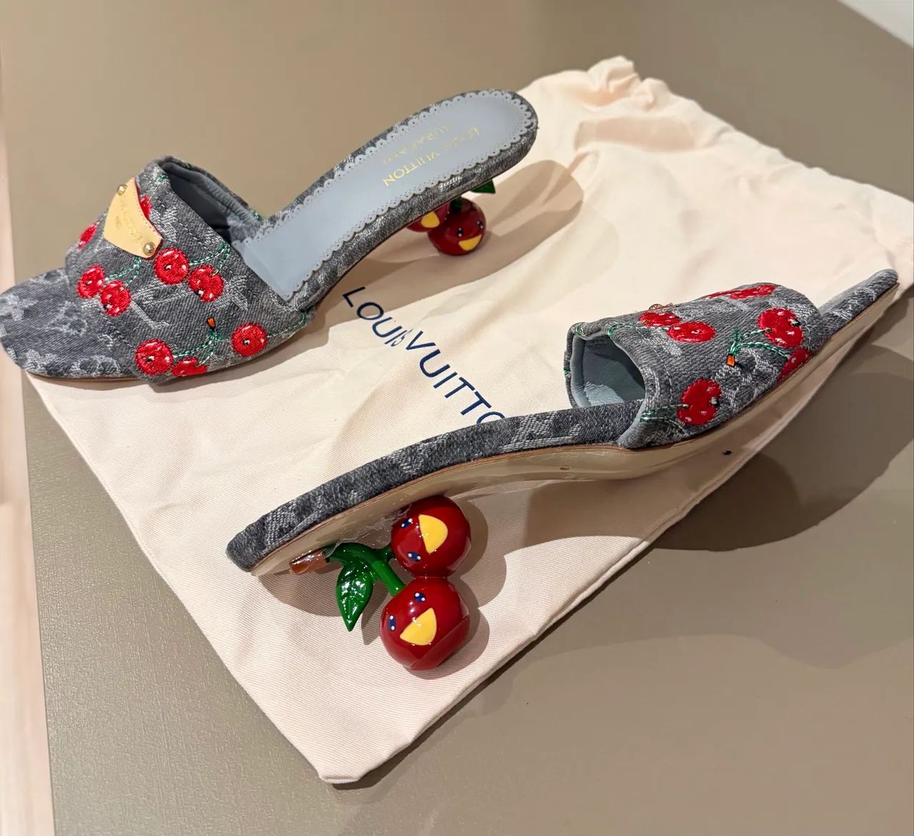 Sandália Louis Vuitton
