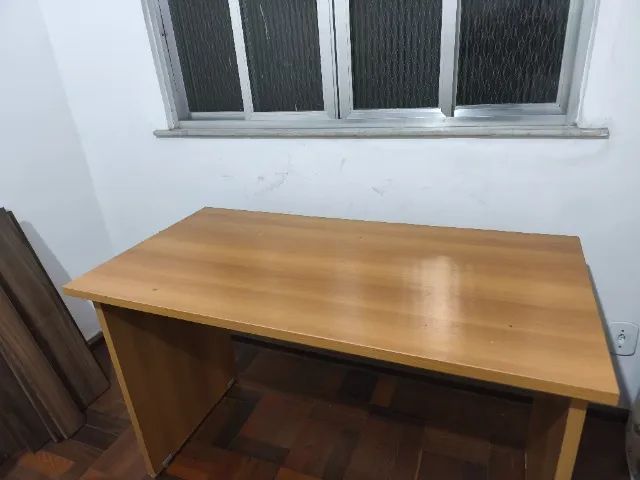 Escrivaninha/mesa de madeira 