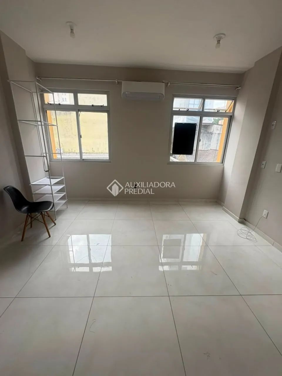 FINANCIÁVEL Conjunto no Centro de Floripa - Oportunidade de Investimento ou moradia! - Foto 3