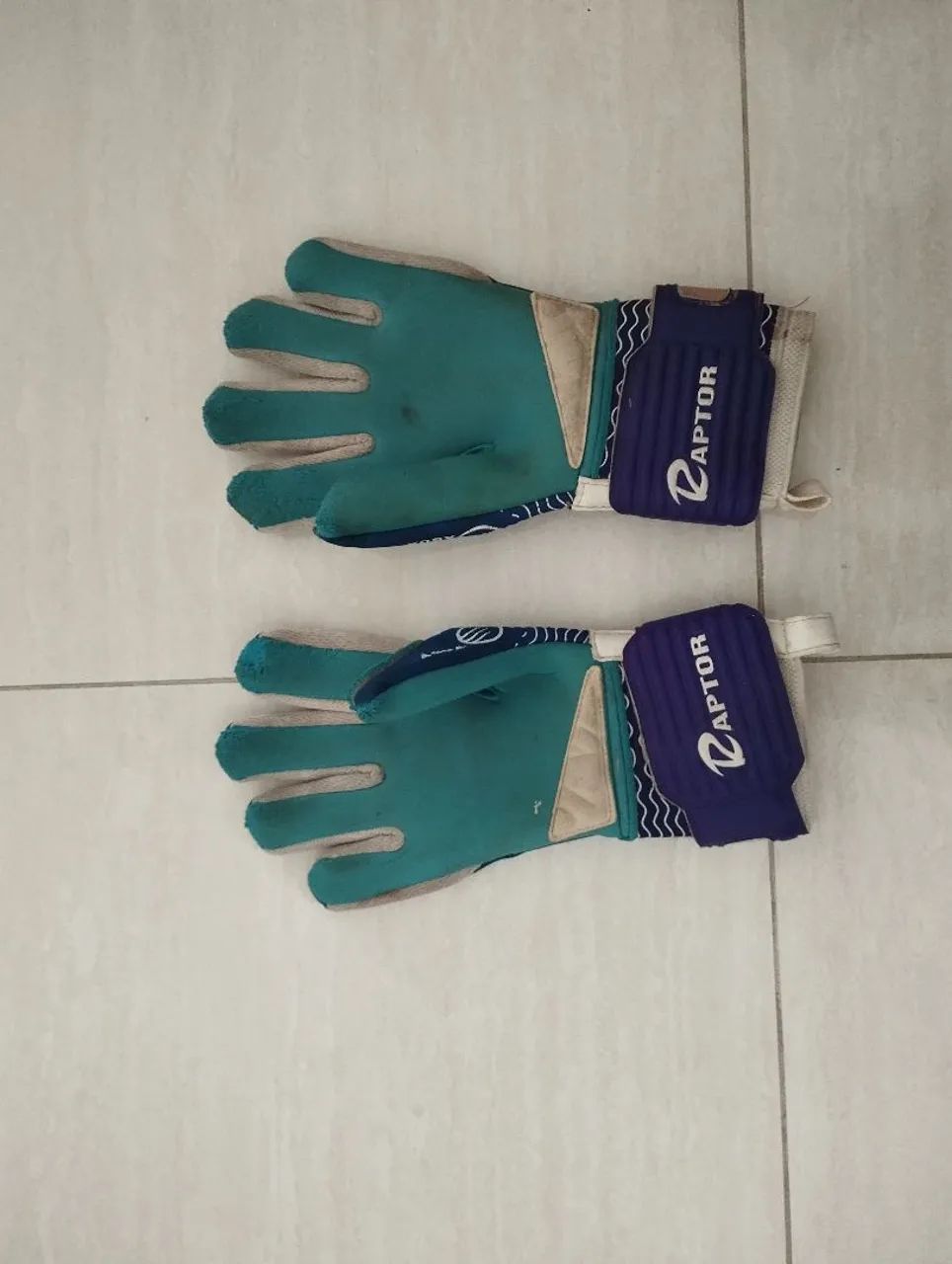 Luvas de goleiro usadas  - Foto 4