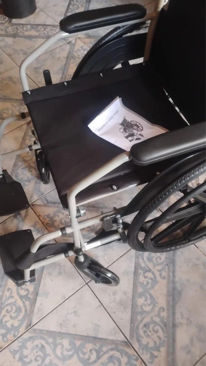 Vende se cadeira de rodas nova  - Foto 3