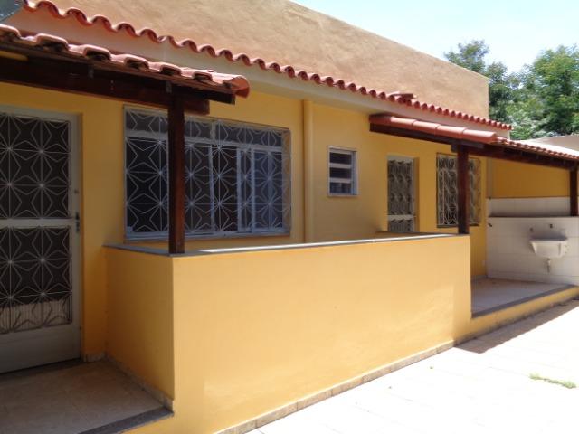 Alugo ótima casa no centro de Japeri - Foto 2
