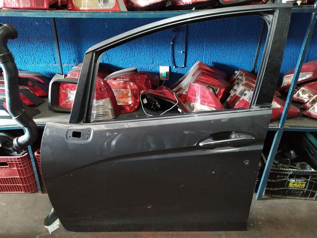 Porta dianteira esquerda Honda Fit 2015/2019