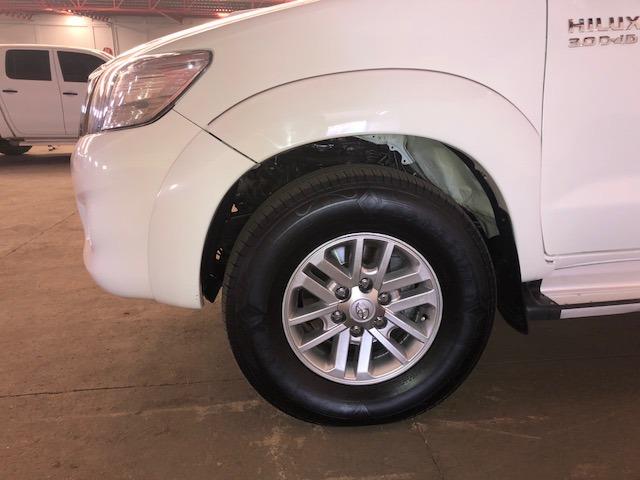 Hilux 3.0 cd srv d4-d 4x4 Diesel Automática Completa Super Conservada 13/14 - Foto 5