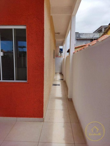 Linda casa com 2 quartos, sendo 1 suíte, quintal todo no piso á venda em Unamar/Cabo Frio  - Foto 9