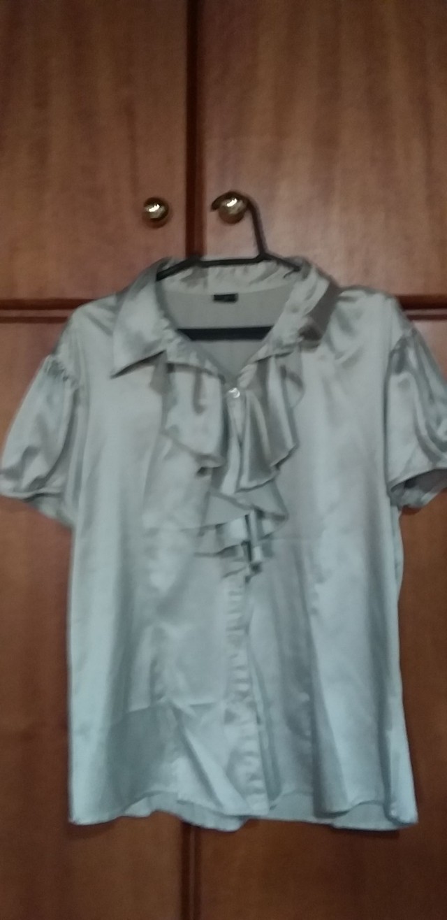 camisa seda dourada