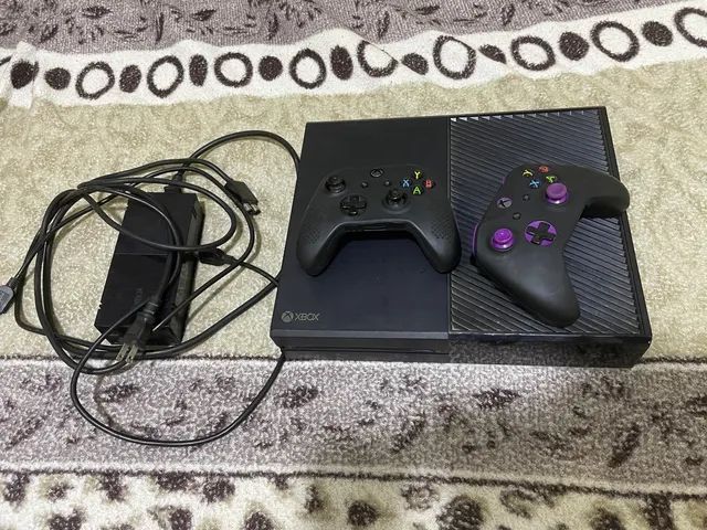 Xbox one com dois controles e um jogo - Videogames - Vila São Luiz,  Botucatu 1250197004