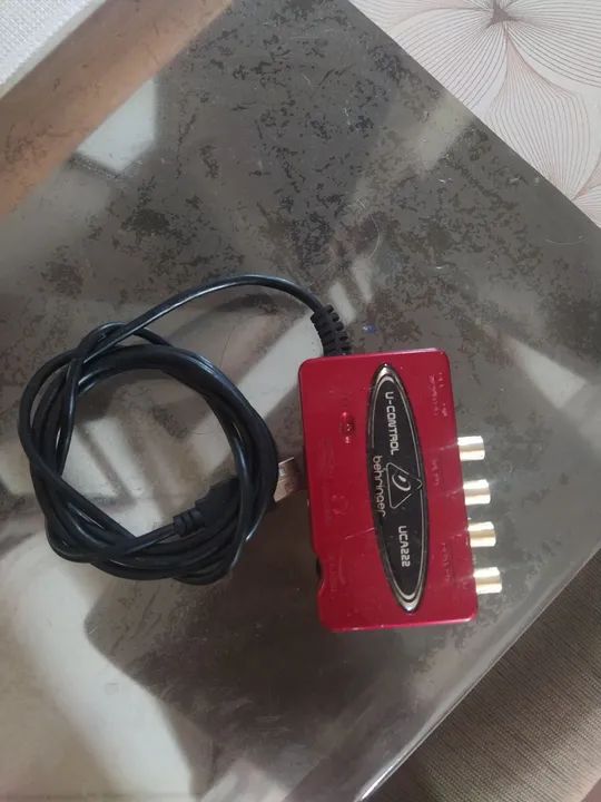 Interface de Áudio Behringer U-Control UCA222