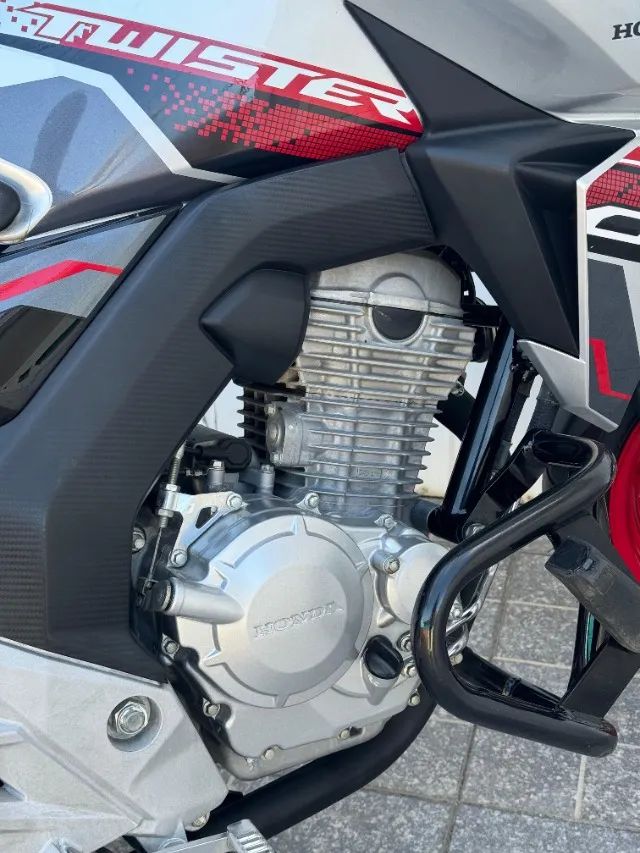 Honda CB  250 Twister 2021 - Apenas 21.000 km , único dono - Foto 11
