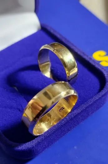 Par Alianças Ouro 18 kilates Maciça 13 Gramas Anatômica 7 mm  - Foto 5