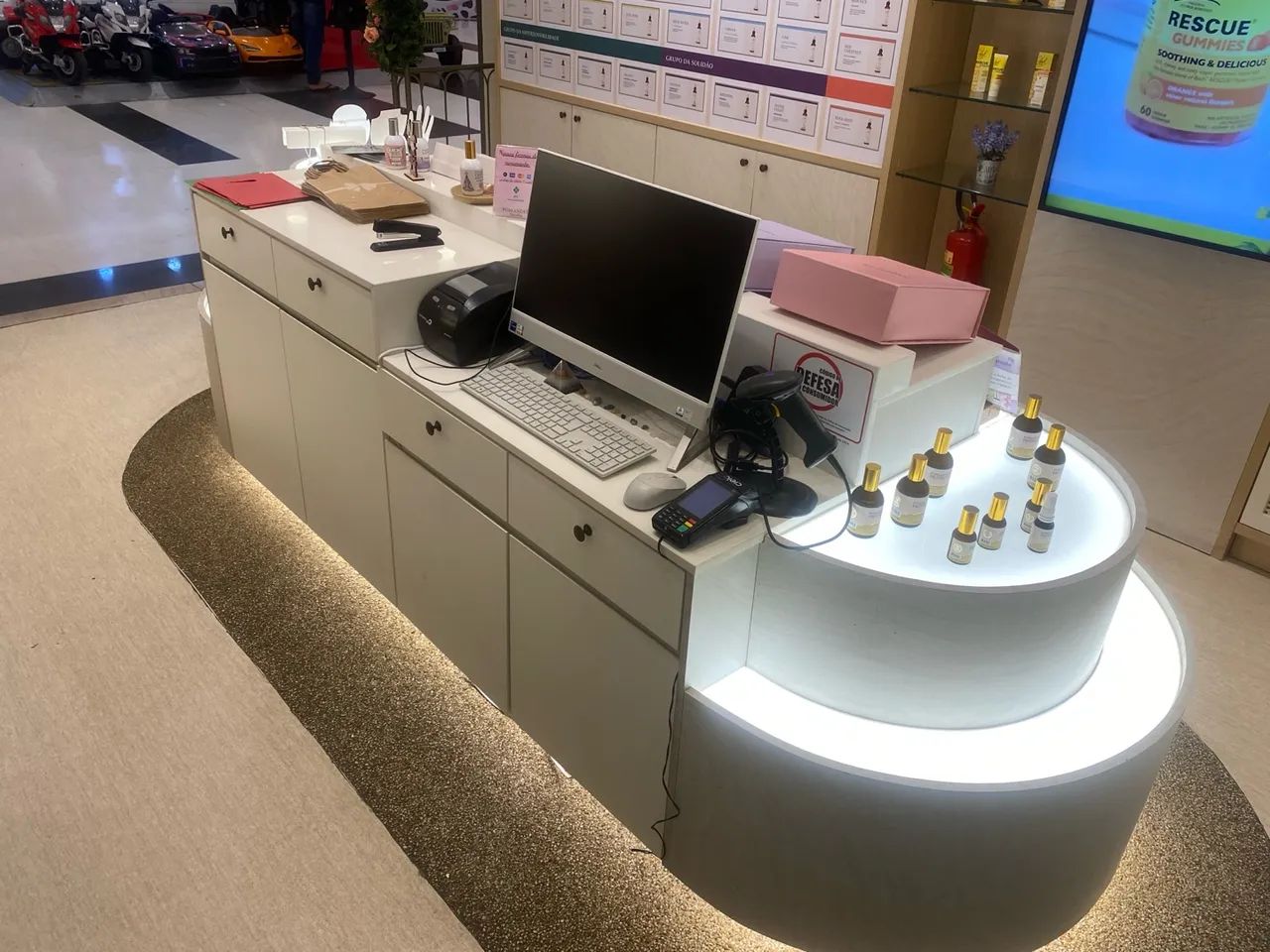 Balcão de loja com design moderno - Foto 5