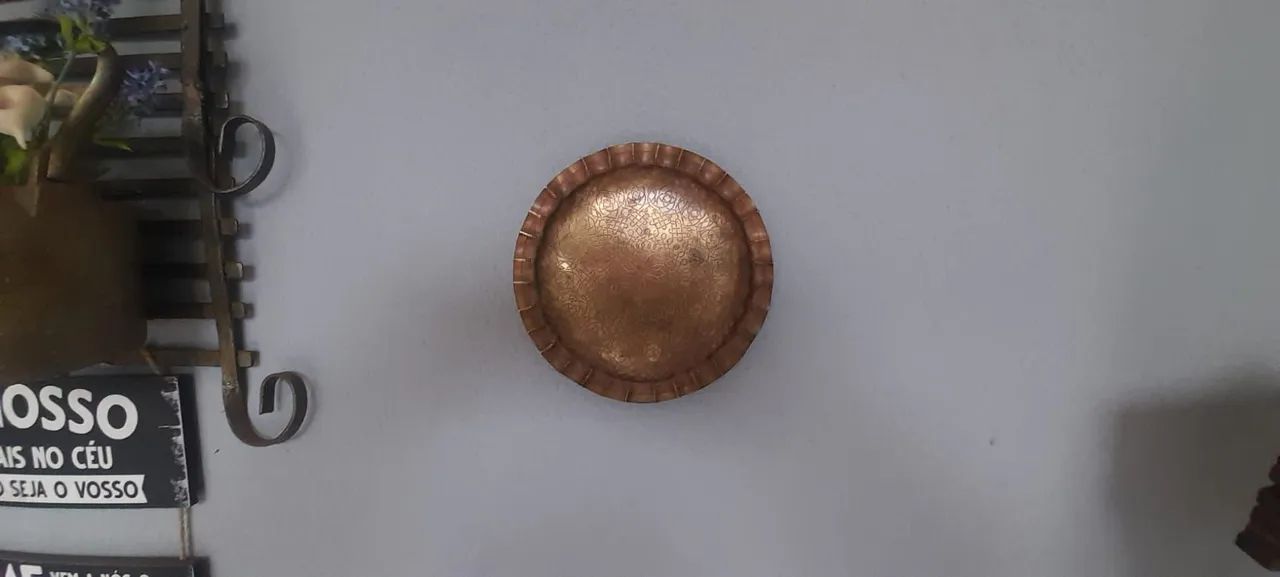 Bandeja de cobre e bronze antiga com design arabesco - Foto 2