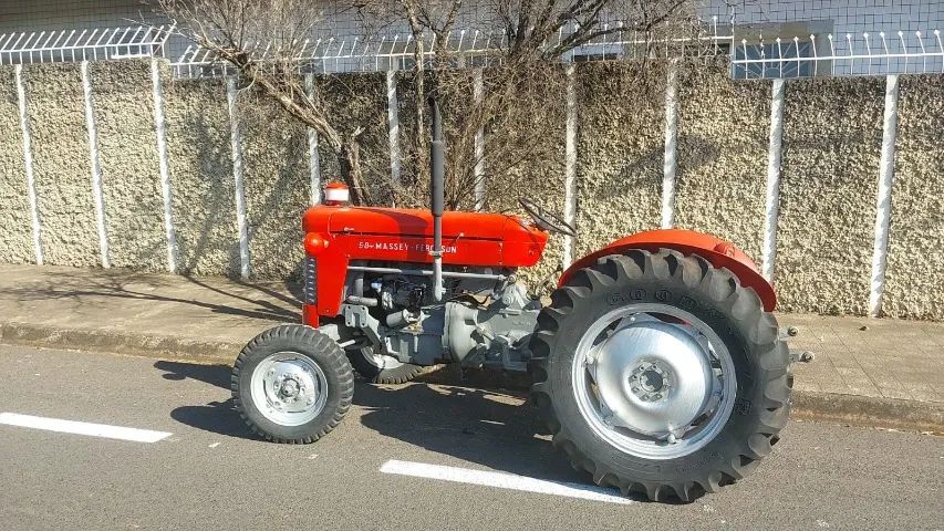 TRATOR MASSEY FERGUNSON 50 COM ARADO
