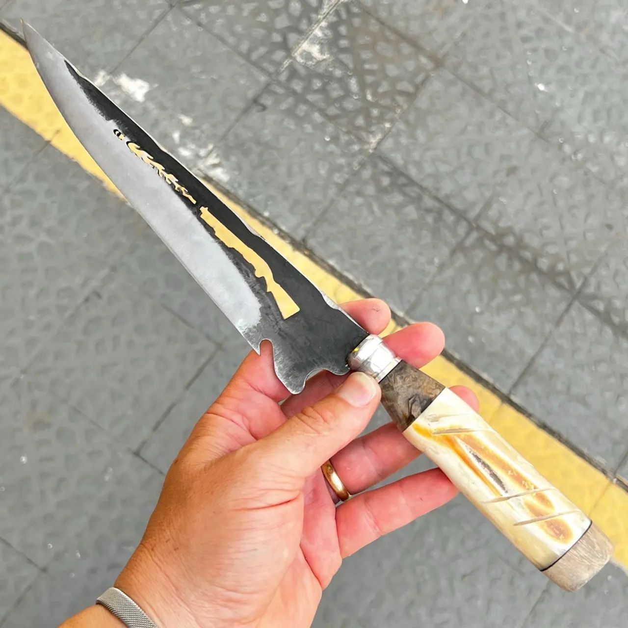 Faca artesanal em aço carbono 1070 cabo de chifre osso e madeira 2 - Foto 3