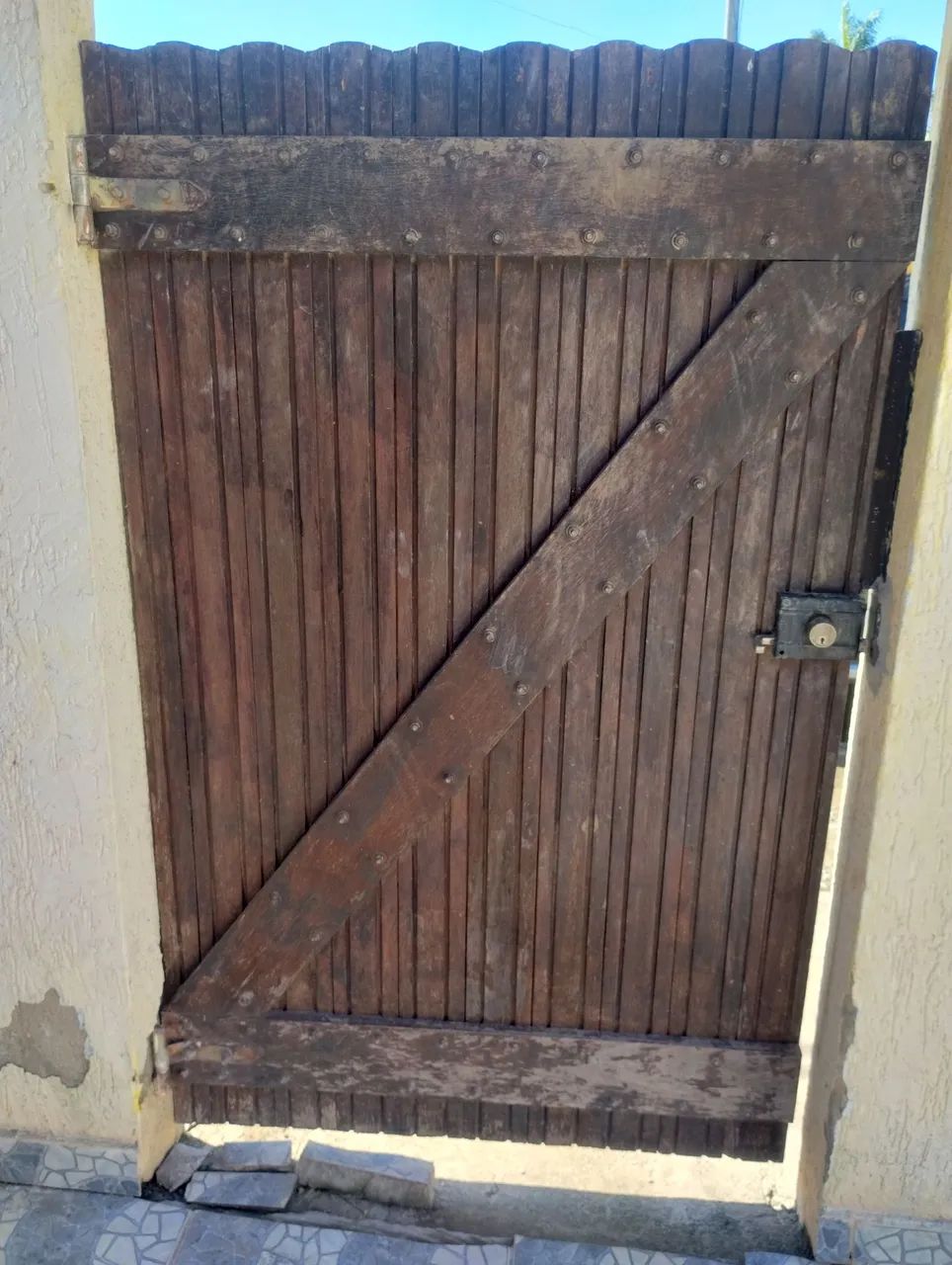 Gate