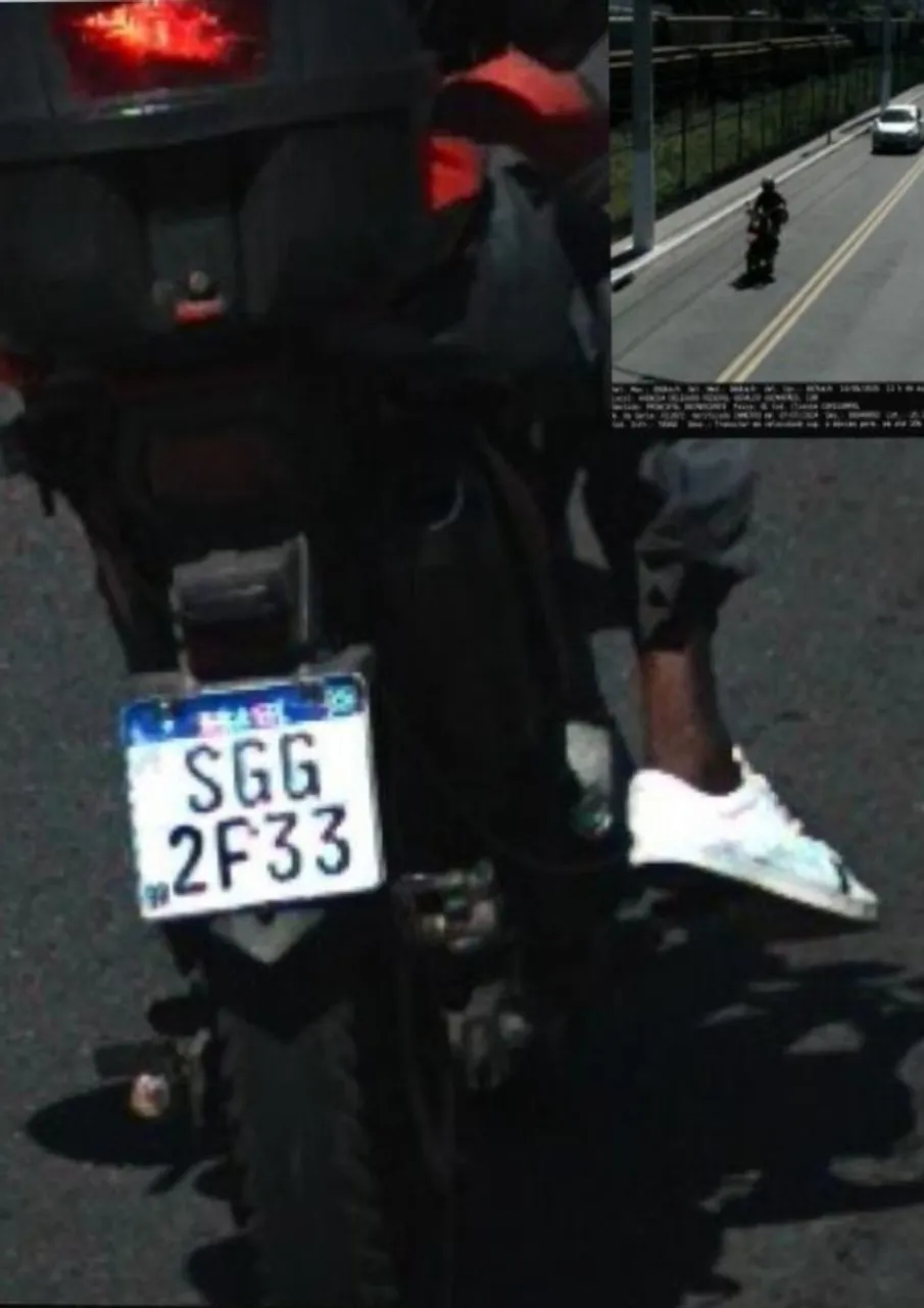 Essa moto está circulando com placa roubada em Cariacica.