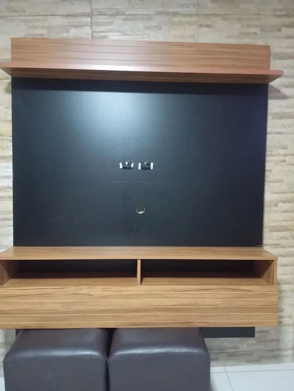 Painel para TV com prateleira