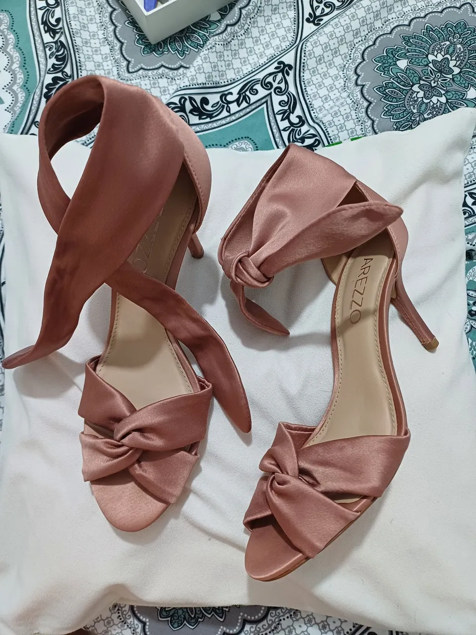 Sandália Arezzo Rosa de Cetim
