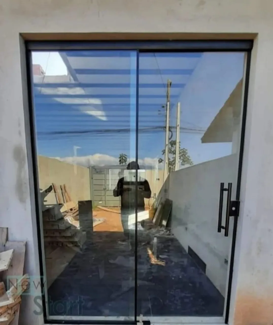 Porta de Vidro Deslizante Elegante e Moderna
