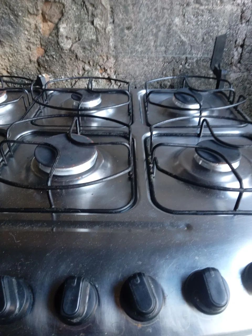 Fogão a Gas - 6 bocas .esta com vazamento de gás. Mas em estado razoável.  - Foto 3