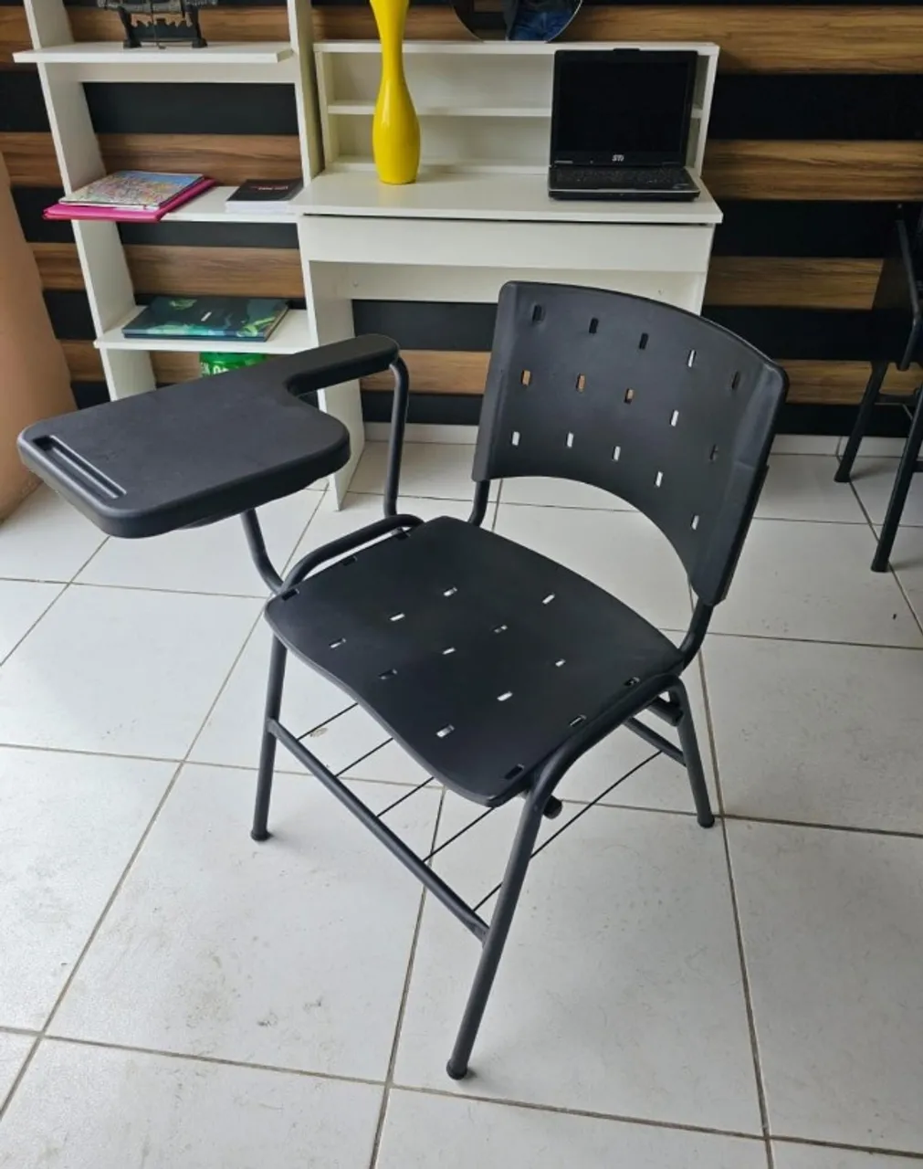 Cadeira Escolar/Universitária, C/Prancheta Adulto (Seminova)