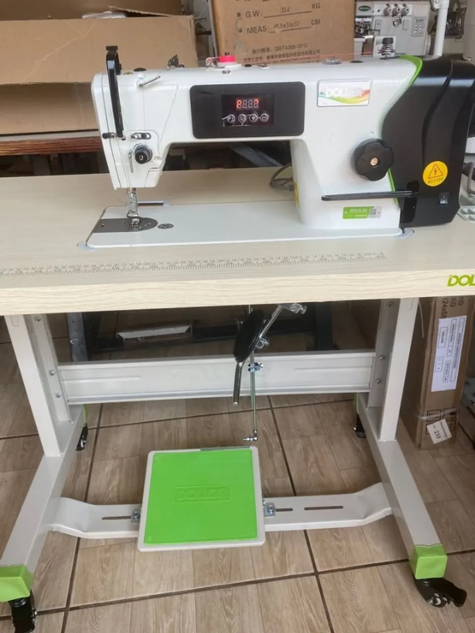 Maquina de costura Reta direct drive