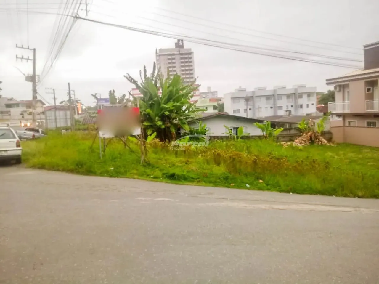 Terreno com 325m² para fins comerciais no Centro de Balneário Piçarras/SC (Cód. 13536)