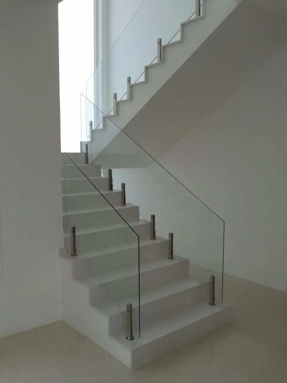 Guarda-corpo de vidro com design moderno