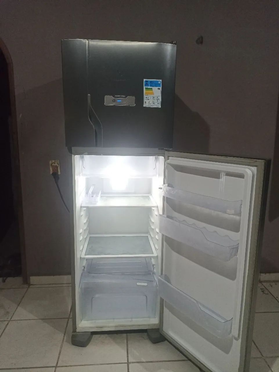 Geladeira Eletrolux - frost free, em aço inox - Foto 3