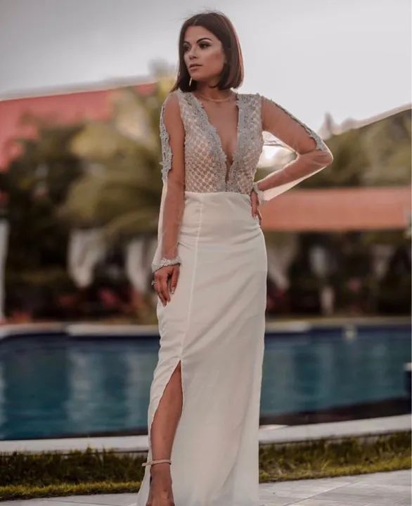 Vestido Longo Branco com Detalhes em Renda